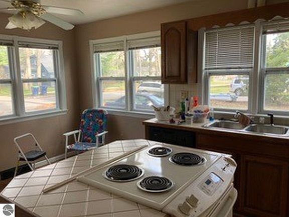 3rd image of 525 Cromwell Dr