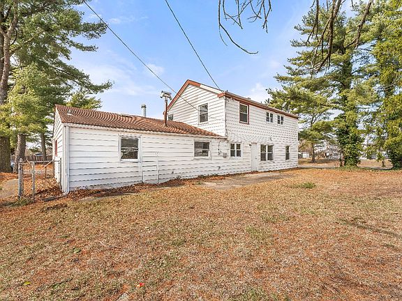 3rd image of 64 Bartlett Ln
