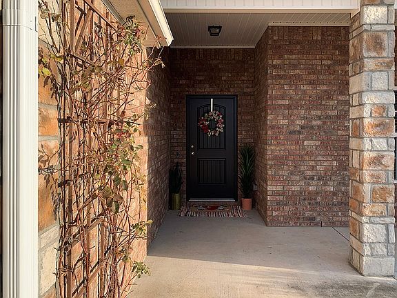 5th image of 315 Driftwood St