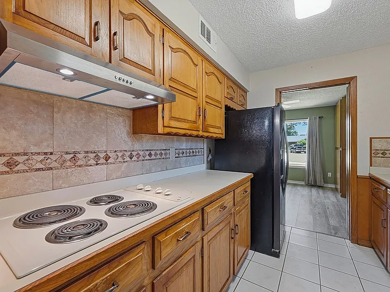 2506 Glen Ct — Photo 10