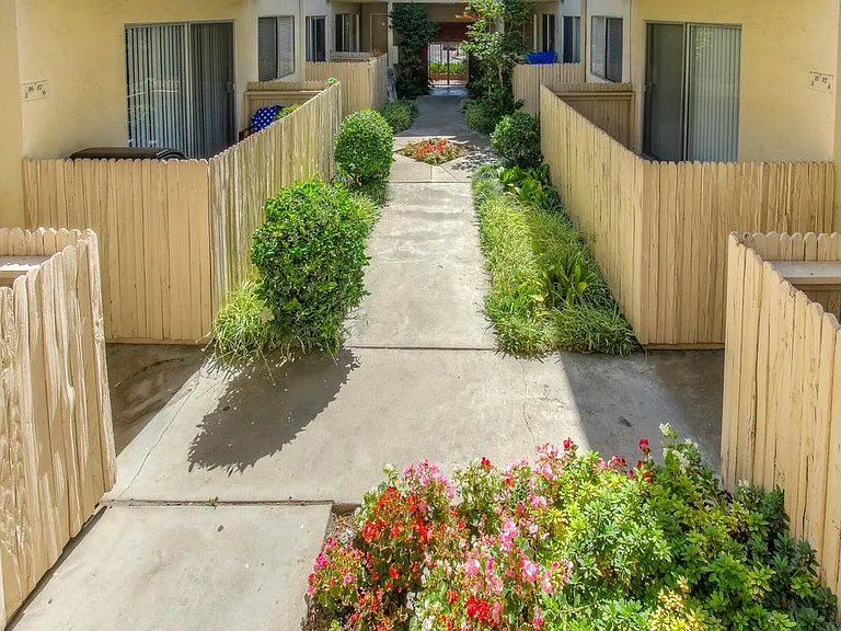 12333 Texas Ave — Photo 17