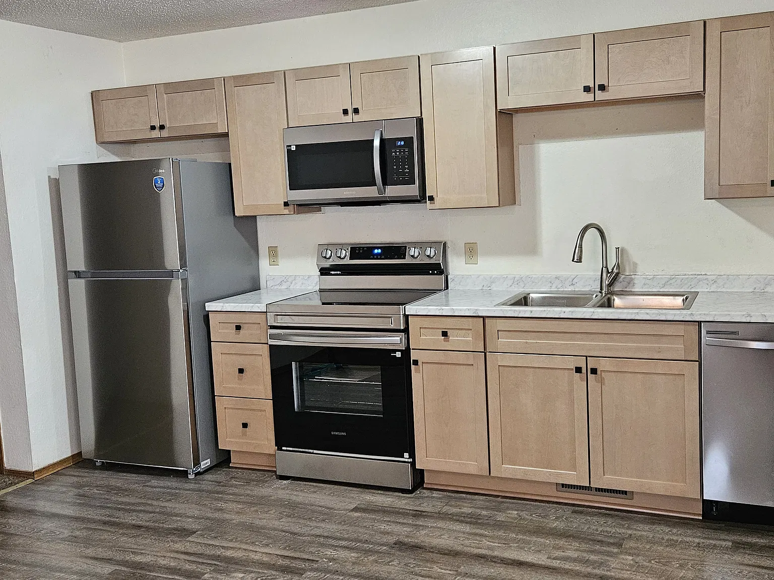 2 bed, 860 sqft, $900 — Photo 1