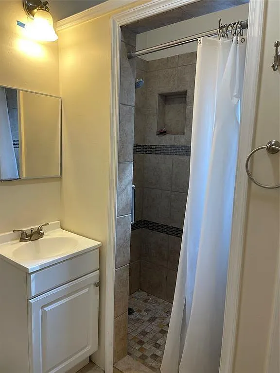 2 bed, 1.0 bath, 952 sqft, $1,600 — Photo 4