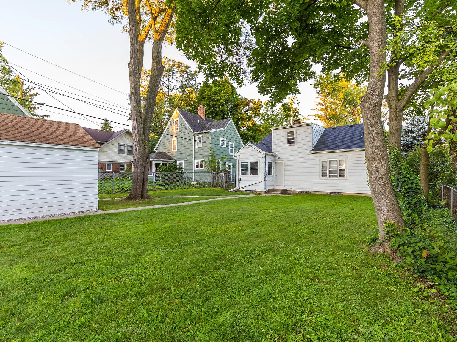 4 bed, $5,200 — Photo 4