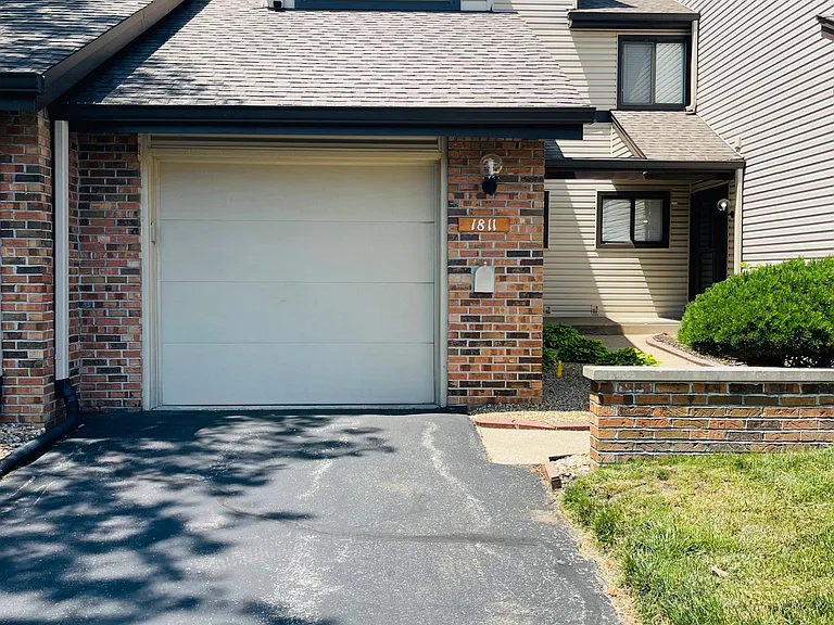 1811 Tawny Ash Dr — Photo 1