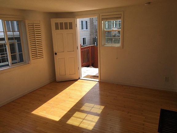 2nd image of 3333 Quintara St