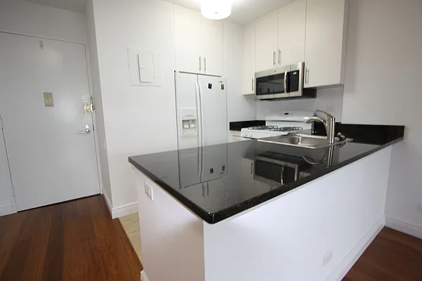 Rented by Compass | media 19