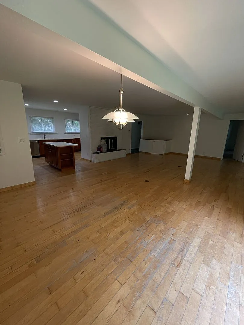 Available now! Inviting ranch situated in desirable North Ann Arbor — Photo 4