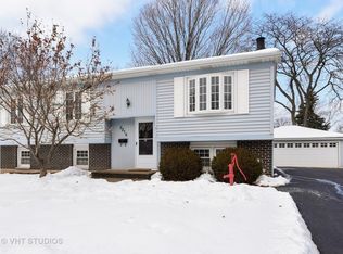 2216 Evergreen Ln, Woodridge, IL