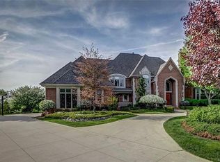 2710 Ledgewood Ct, Rochester, MI 48306