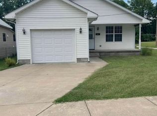 817 Sycamore St, Carthage, MO 64836