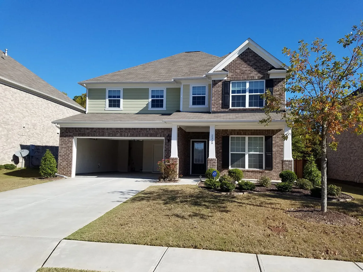 5 bed, 3237 sqft, $3,300 — Photo 2