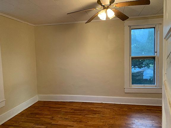 5th image of 2812 Felix St