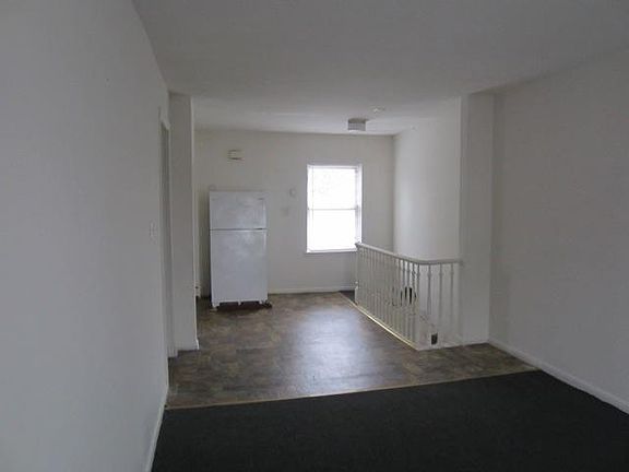 5th image of 823 W 6th St APT C