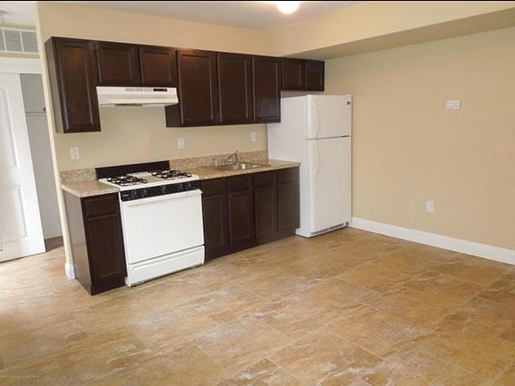 3rd image of 202 Mason Blvd #2