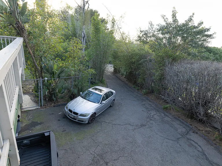 1050 Highland Dr — Photo 24