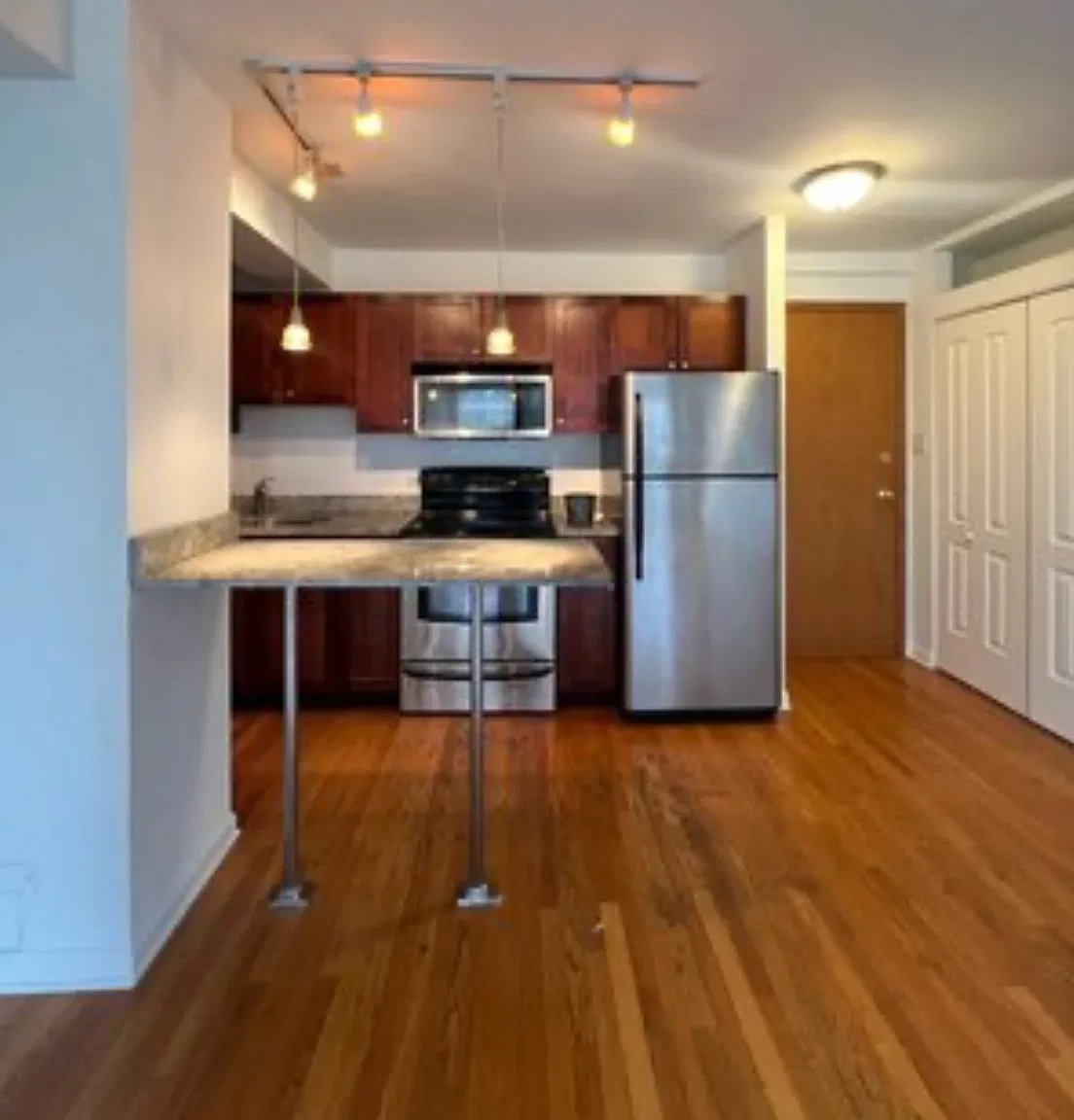 1 bed, 800 sqft, $1,735 — Photo 4