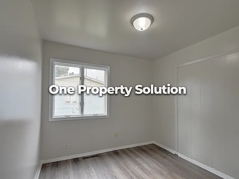 1149 E Logan St — Photo 9