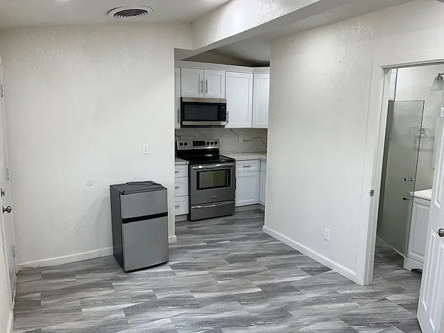 Studio, 750 sqft, $900 — Photo 3
