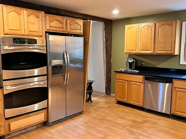 24 Maple St, Enfield, NH 03748