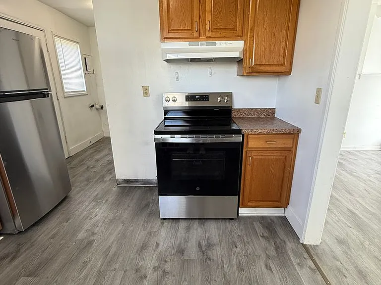 9523-9525 Charlotte St — Photo 6