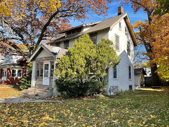 3rd image of 948 Benjamin Ave SE