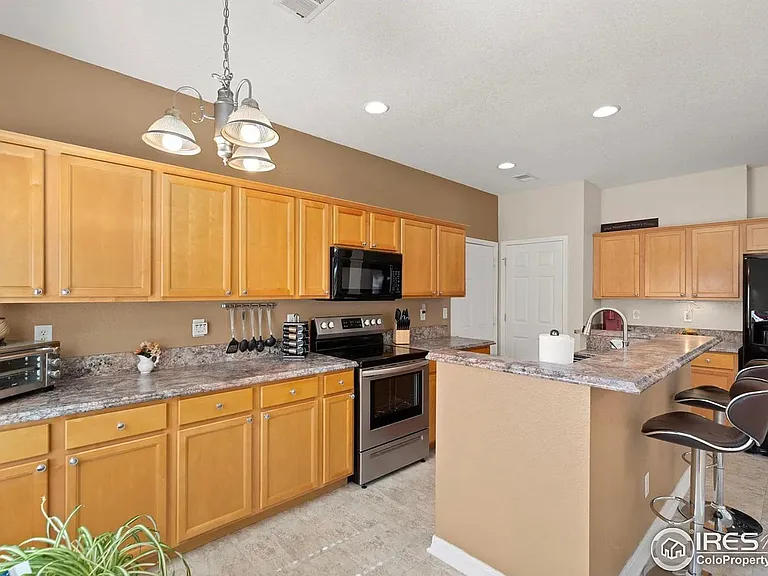 Large kitchen with ample counter space & cabinet storage