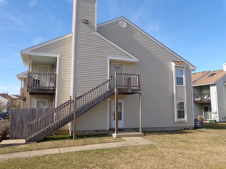 3500 Remington Ct — Photo 1
