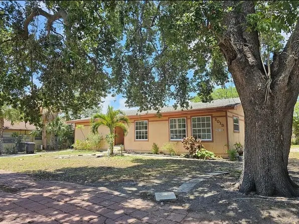 2013 Dock St, West Palm Beach, FL