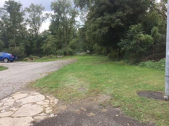 2nd image of 1906 Watch Hill Dr