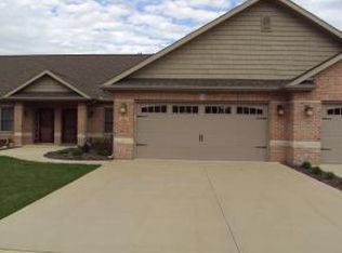 2660 S Pine Meadow Ct, Decatur, IL 62521