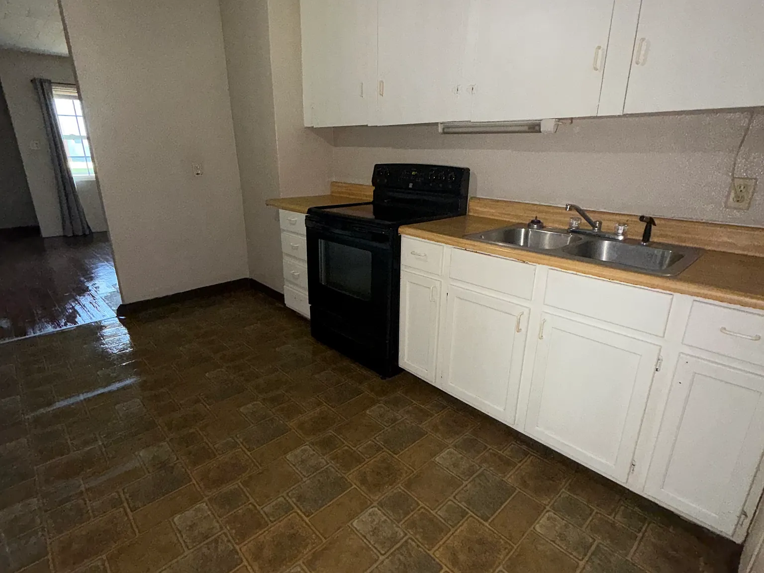 2 bed, 945 sqft, $825 — Photo 3