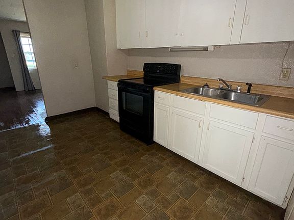 3rd image of 108 W Willingham St