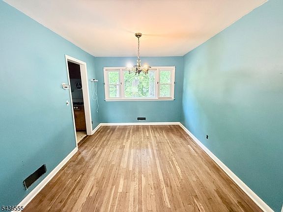 5th image of 941 Cabot Ave