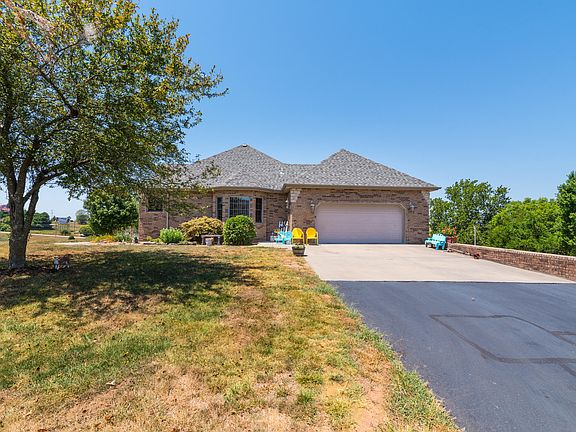 2nd image of 201 Green Oaks Drive