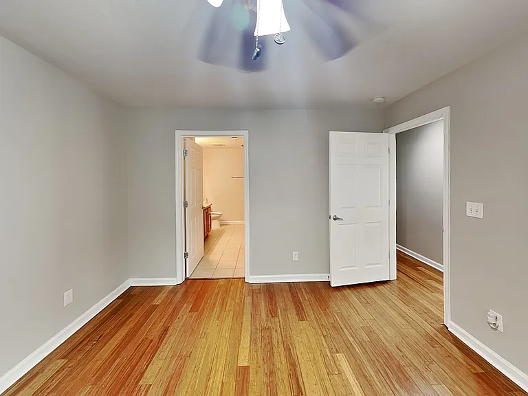 1020 Camelot Dr — Photo 10