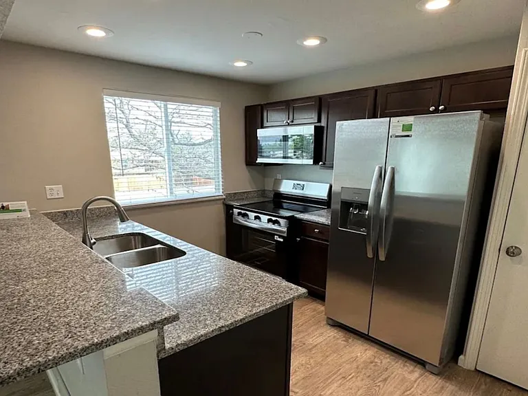 752 Cross Bow Ln — Photo 4