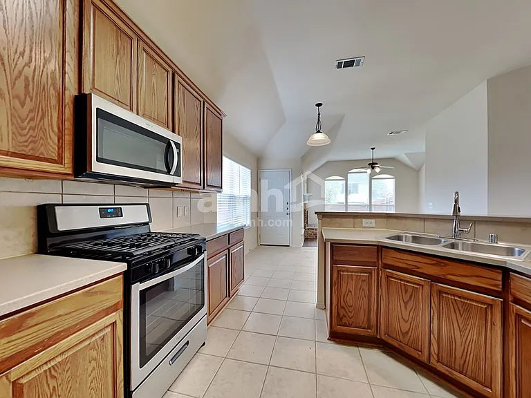 1356 Napa Dr — Photo 4