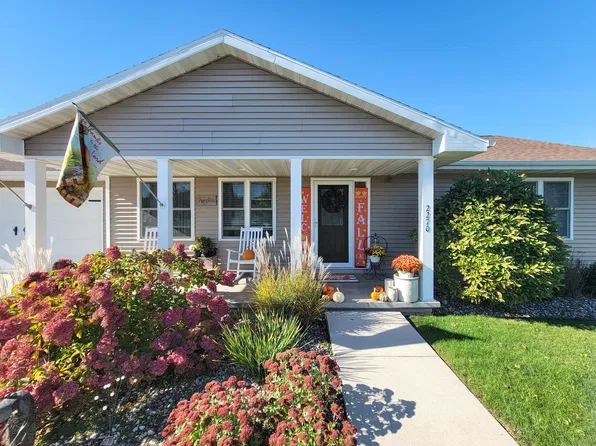 2270 Lensmire Ln, Waupaca, WI 54981