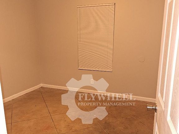 4th image of 2063 Leota St