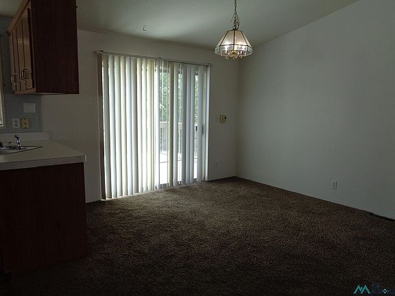 5th image of 562 W 8th Ave