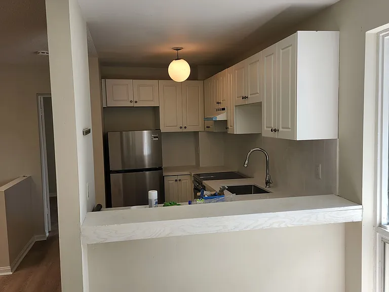 556 Spadina Cres #5 — Photo 4