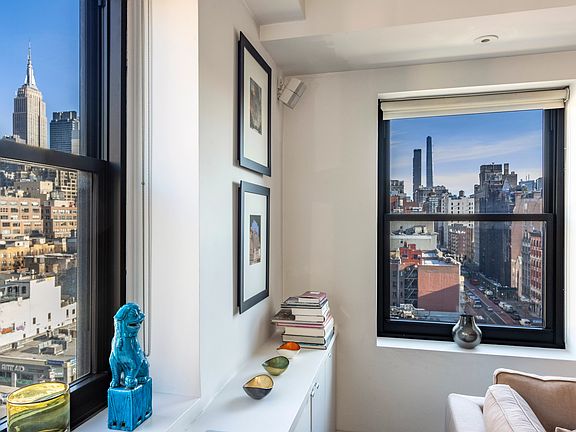 5th image of 315 W 23rd St APT 11E