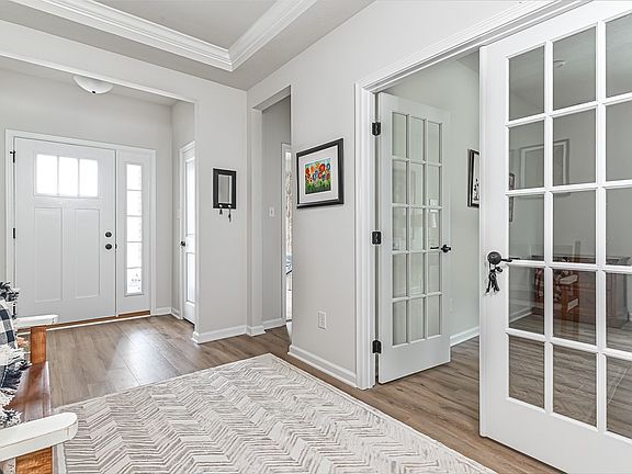5th image of 429 Joseph Dr