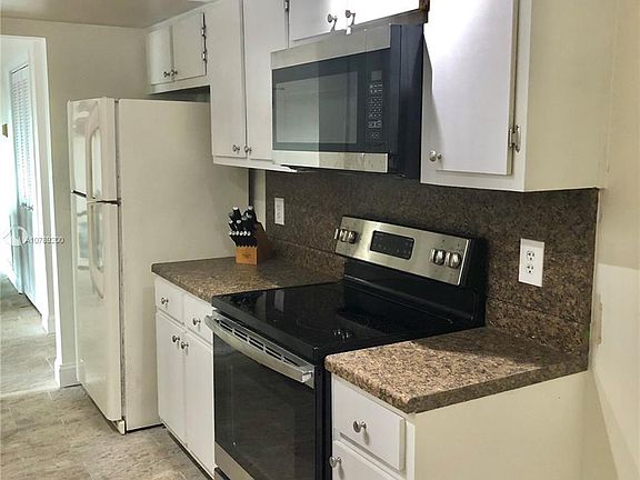 4th image of 4001 Hillcrest Dr APT 1109