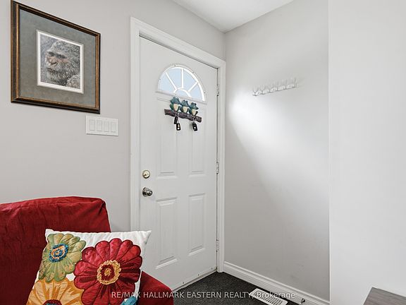 4th image of 636 Frank St