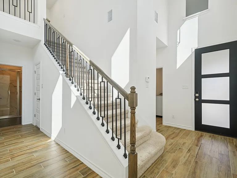10833 Coppola — Photo 7