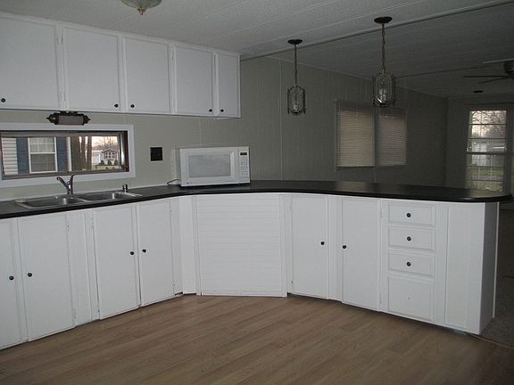 4th image of 17 Patio Ln #17