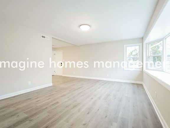 3rd image of 3010 Scott Ave