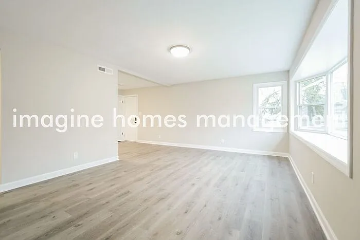 3010 Scott Ave — Photo 3